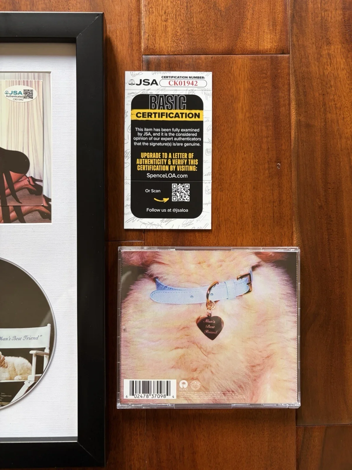 AUTHENTIC Sabrina Carpenter Man’s Best Friend FRAMED Signed CD Cover JSA COA, image 5