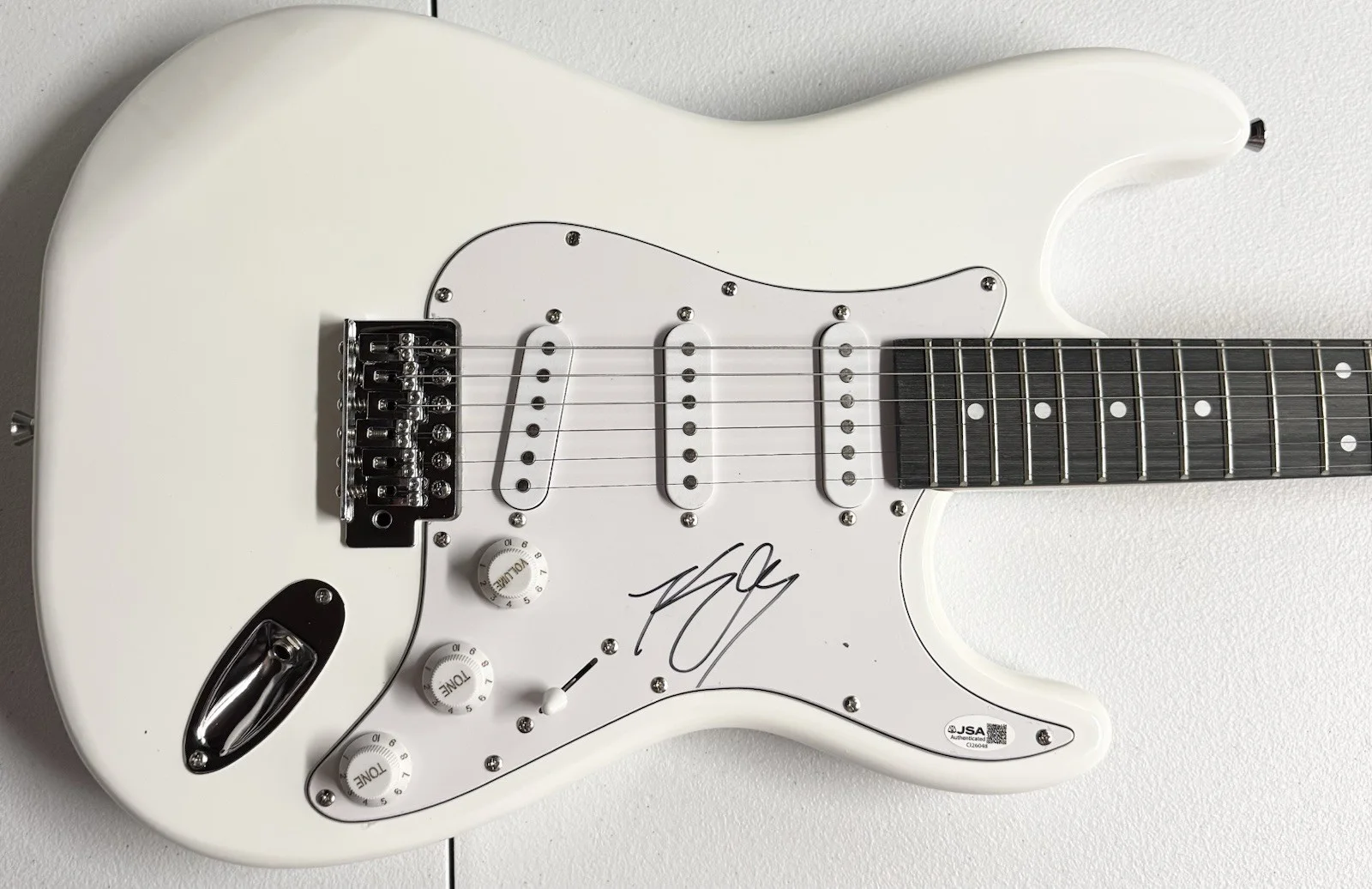 Kenny Chesney Signed Auto White Guitar JSA COA No Shoes No Shirt Nation, image 2