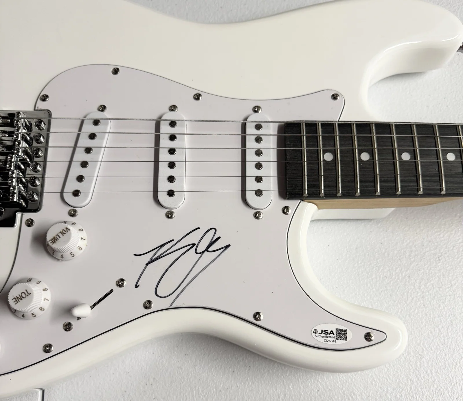 Kenny Chesney Signed Auto White Guitar JSA COA No Shoes No Shirt Nation, image 3