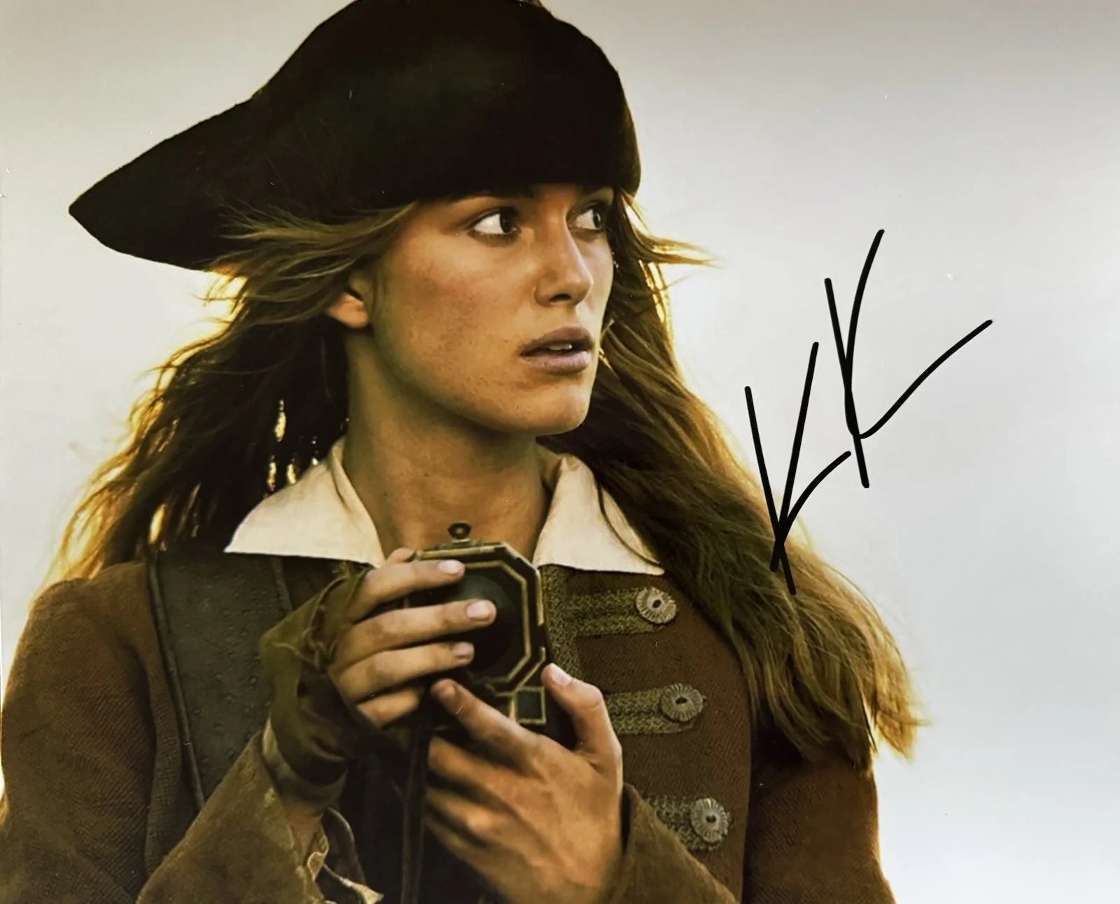 Keira Knightley — Keira Knightley Signed Photo 8x10 With COA Pirates of The Caribbean