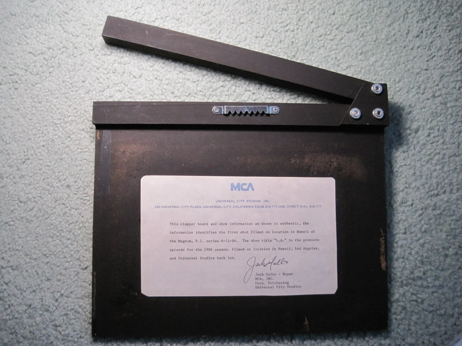 Tom Selleck — Clapperboard Tom Selleck Signed Autographed 8x10 Photo MCA Statement Magnum PI, image 5