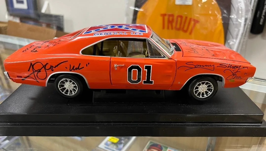 JOHN SCHNEIDER, TOM WOPAT, JAMES BEST, CATHERINE B — John Schneider Catherine Bach Tom Wopat James Best Cast Signed General Lee 1:18, изображение 3