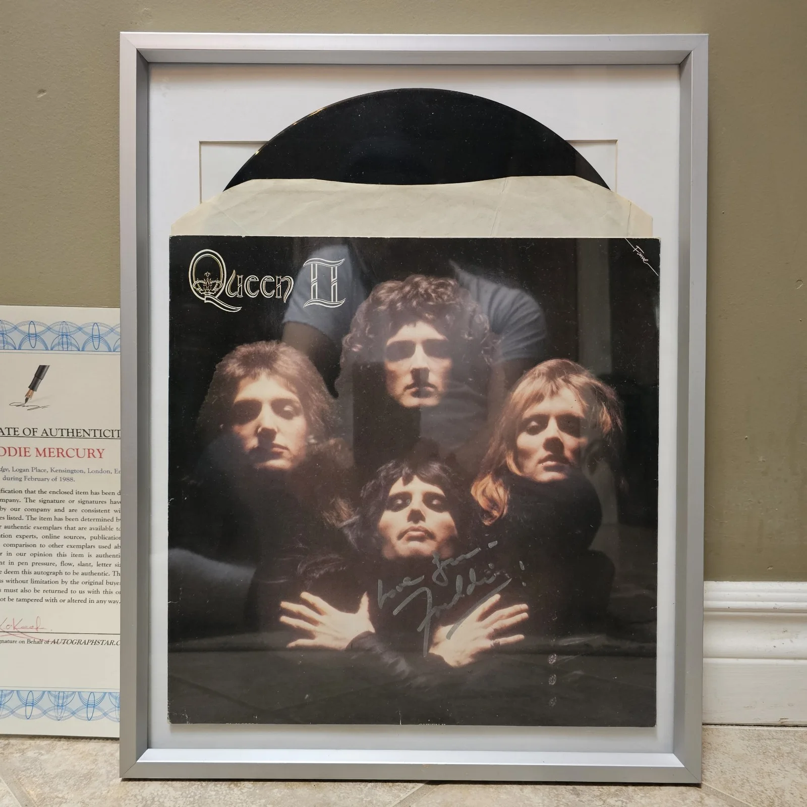 Freddie Mercury Authentic Autograph -Hand Signed QUEEN LP -COA -Framed, image 2