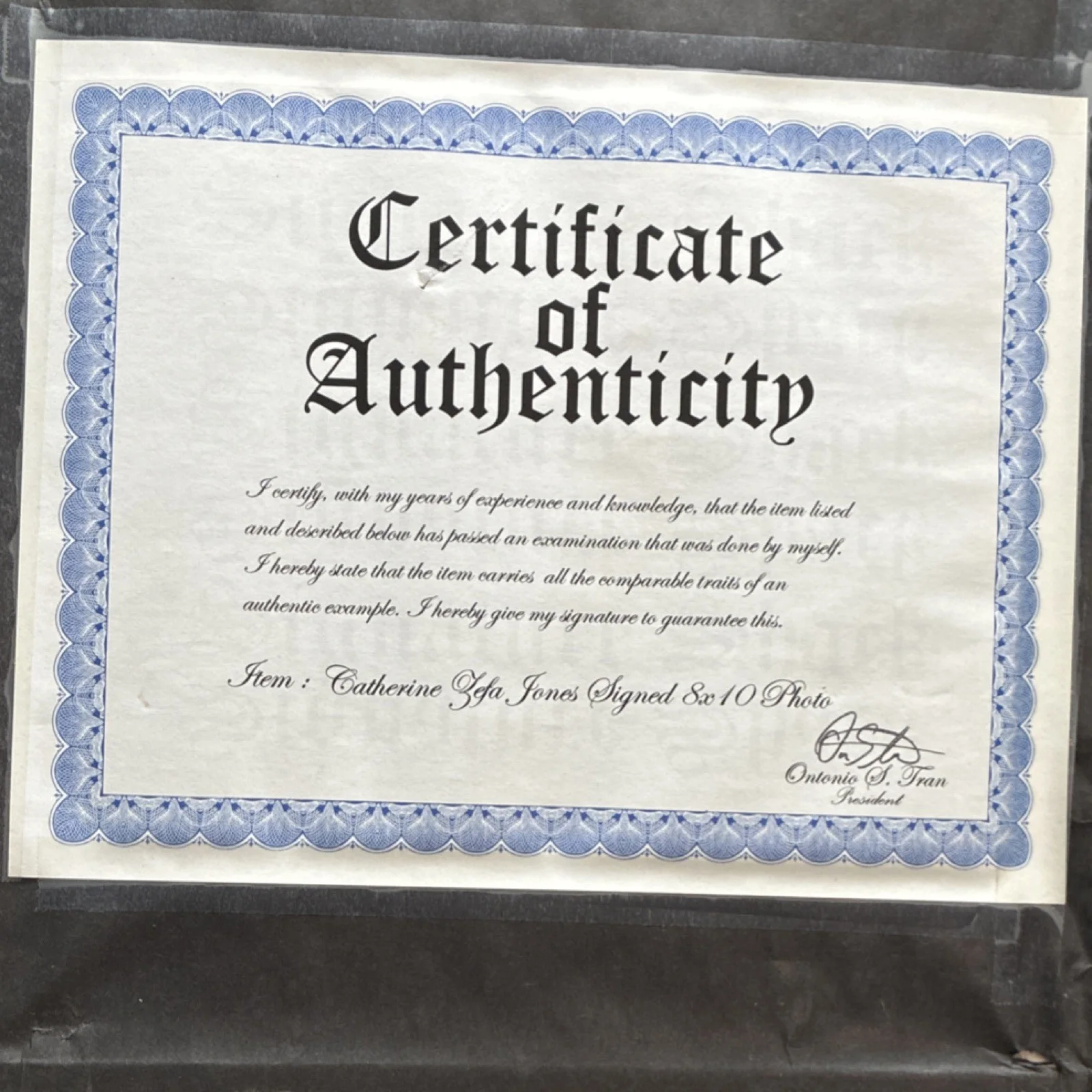 Catherine Zeta Jones — Catherine Zeta Jones Original Signed 8x10 Photo with Certificate of Authenticity