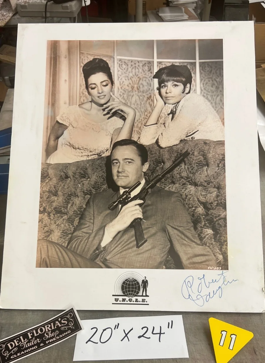 Robert Vaughn — Robert Vaughn Autograph Man From UNCLE Signed Used at signing vintage Photograph