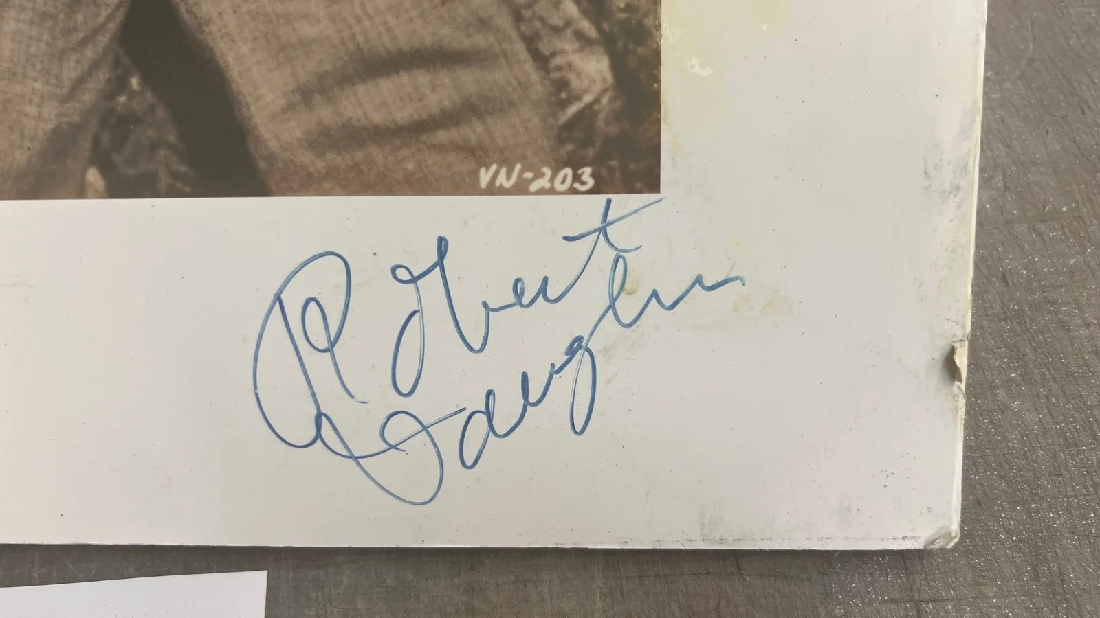 Robert Vaughn — Robert Vaughn Autograph Man From UNCLE Signed Used at signing vintage Photograph, изображение 2