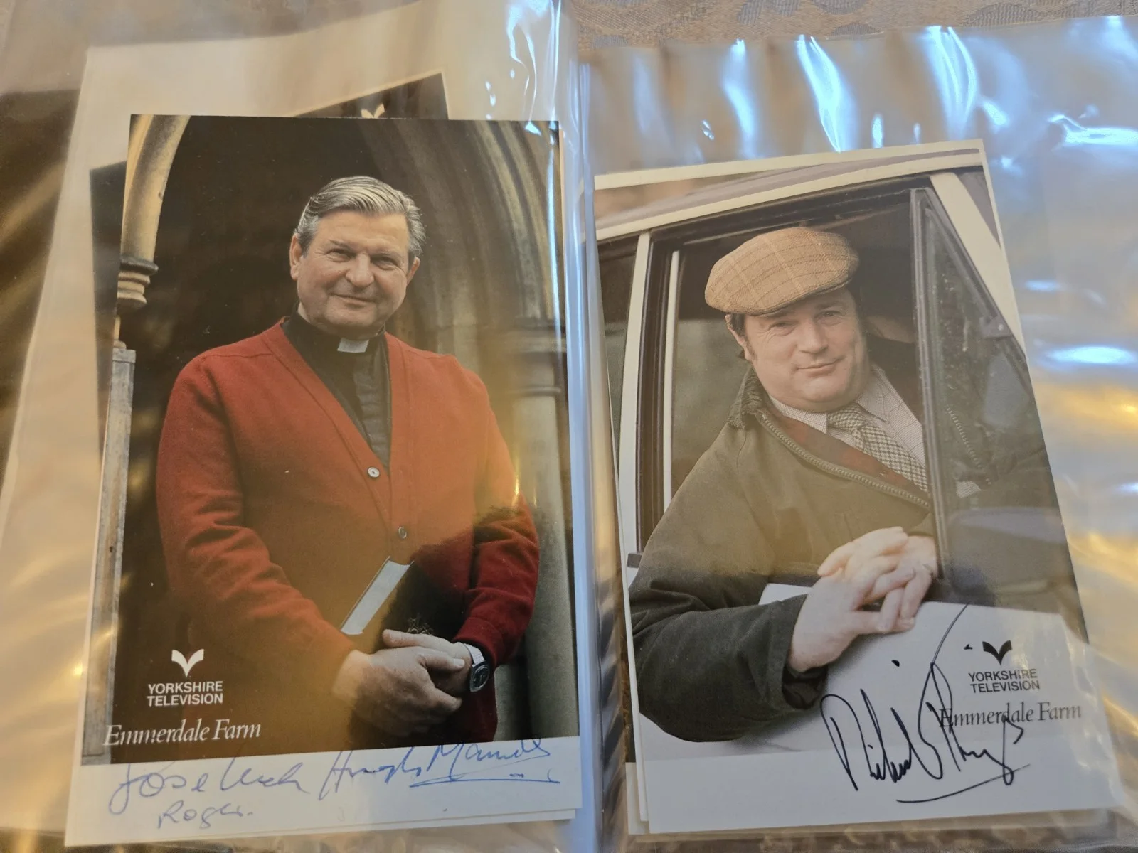 Cast Members — Emmerdale Farm and Doctors over 40 Signed British TV Cast Cards & Promo Photos, изображение 4