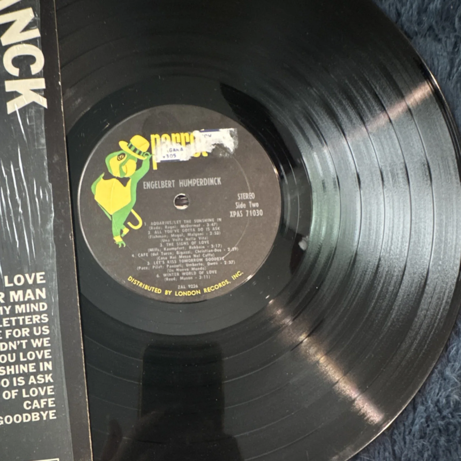 Engelbert Humperdinck Signed Vinyl Record Parrot XPAS 71030 Stereo, image 2