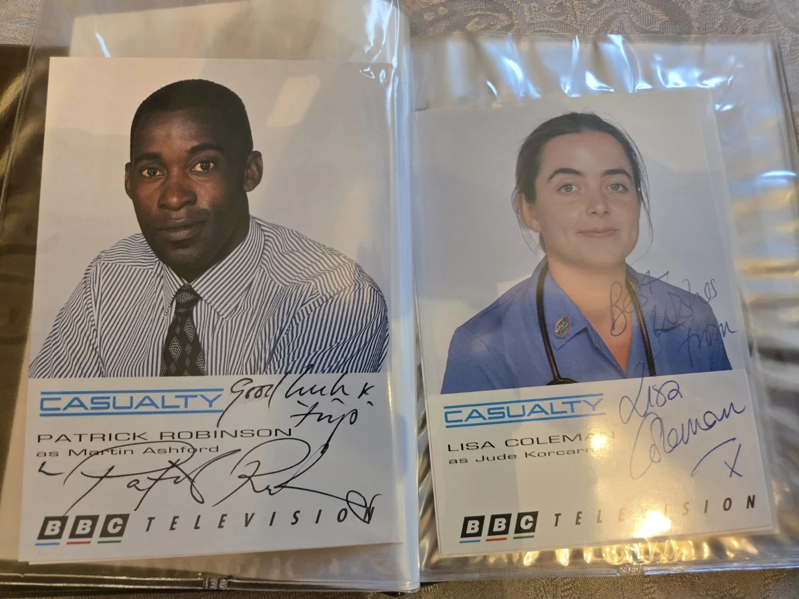 Cast Members — BBC Casualty Cast Signed Autograph Photo Card Collection 13 Authentic Signatures, изображение 3