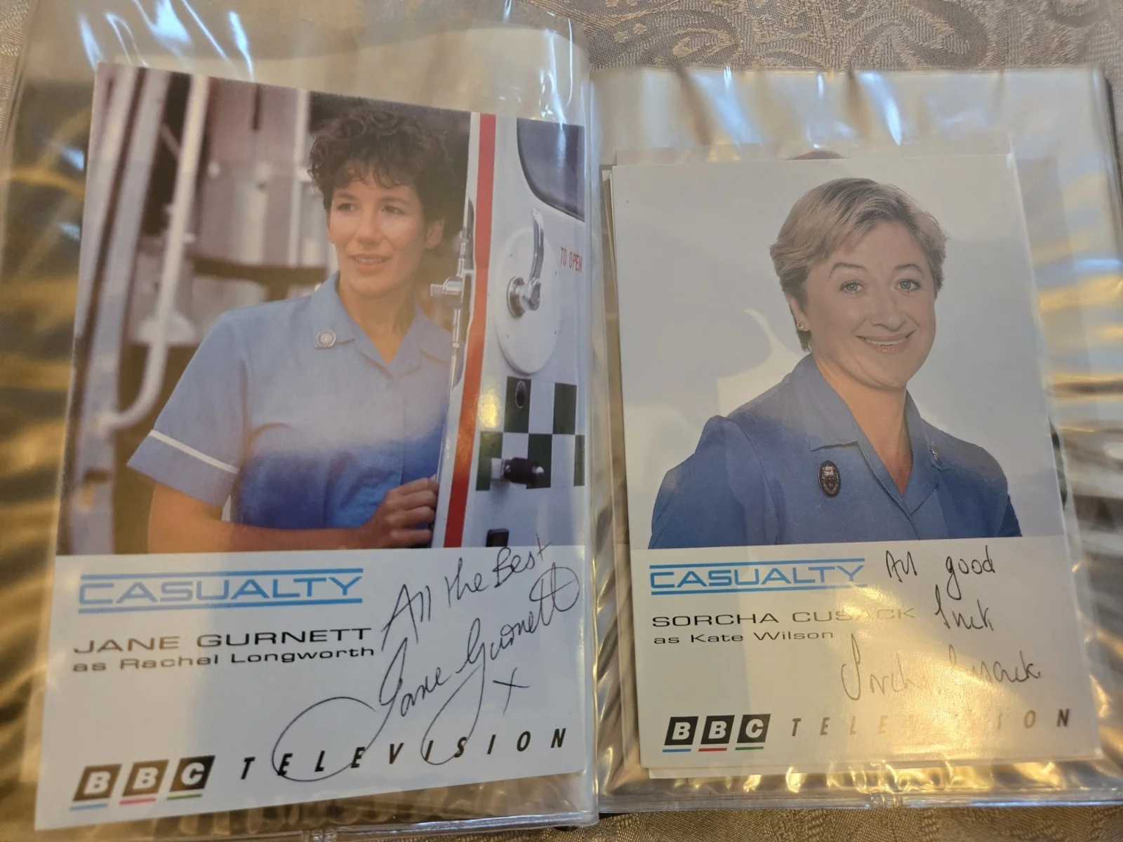 Cast Members — BBC Casualty Cast Signed Autograph Photo Card Collection 13 Authentic Signatures, изображение 4