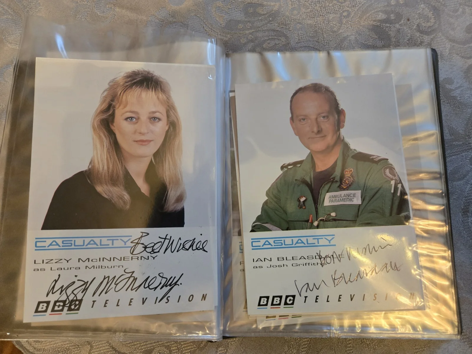 Cast Members — BBC Casualty Cast Signed Autograph Photo Card Collection 13 Authentic Signatures, изображение 5