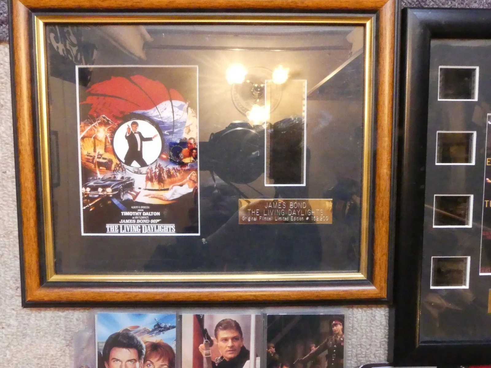 MIXED LOT OF JAMES BOND ITEMS, изображение 2