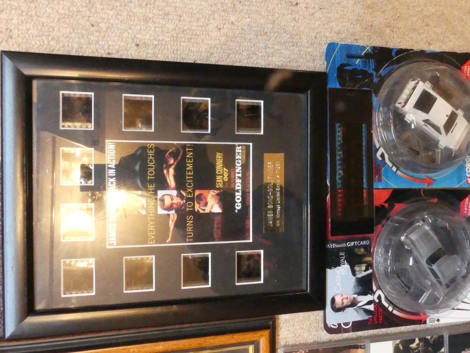 MIXED LOT OF JAMES BOND ITEMS, изображение 3
