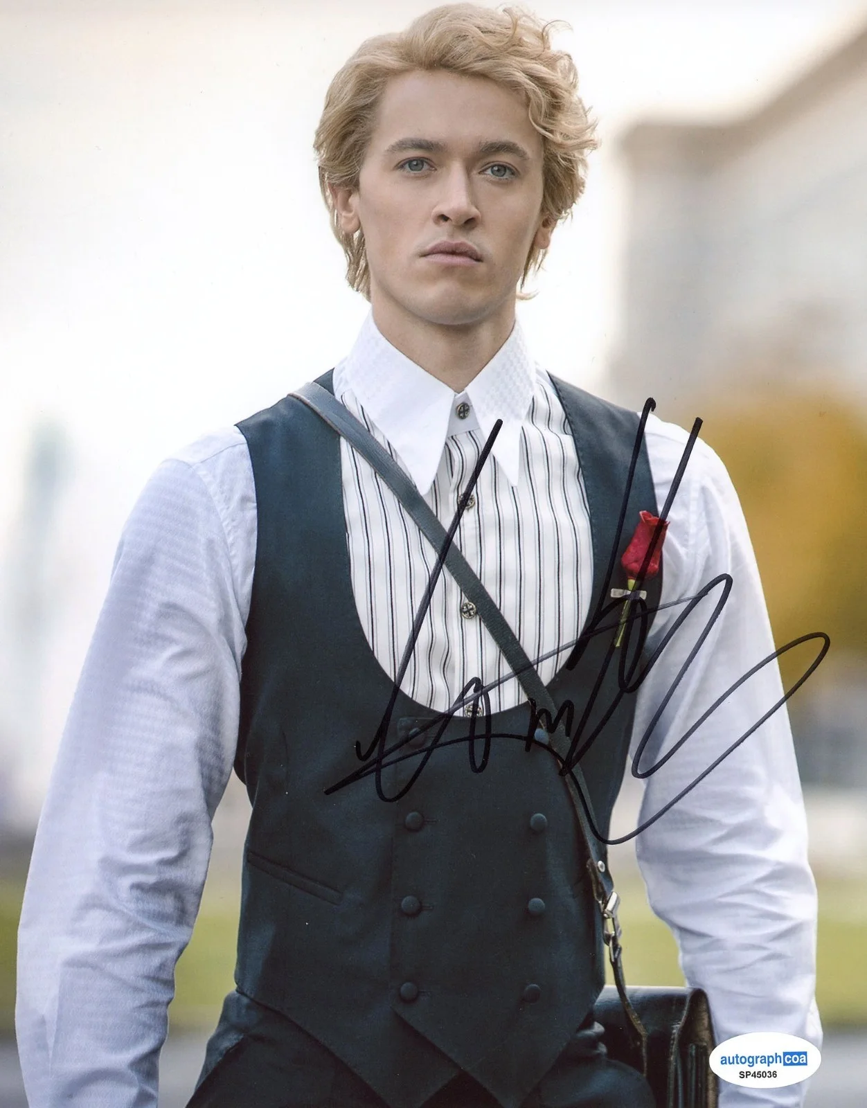 Tom Blyth — Tom Blyth signed "THE HUNGER GAMES" 8x10 Photo AUTO a Coriolanus Snow ACOA COA, image 3