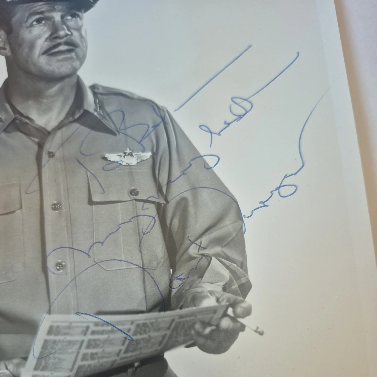 Dan Duryea — DAN DURYEA Autographed Photograph of Sky Commando movie character Col Ed Wyatt, изображение 5