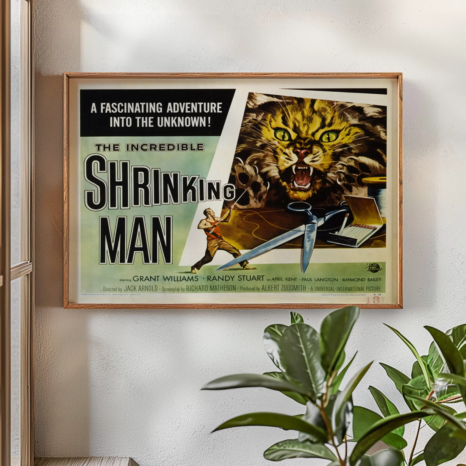 The Incredible Shrinking Man - 1957 Sci-Fi Restored 28" x 22" US Half Sheet, image 2