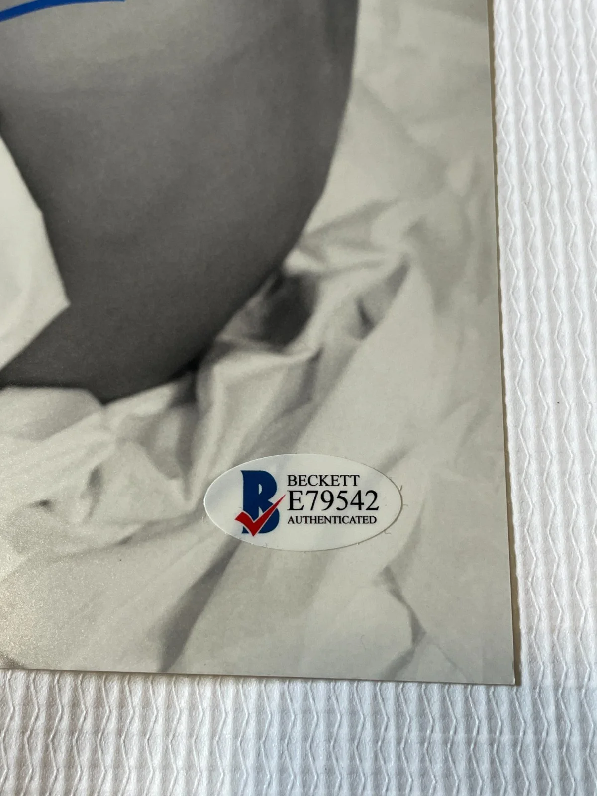 Katie Holmes — Katie Holmes Signed Autographed 8x10 Sexy In Bed Photo Beckett, изображение 3