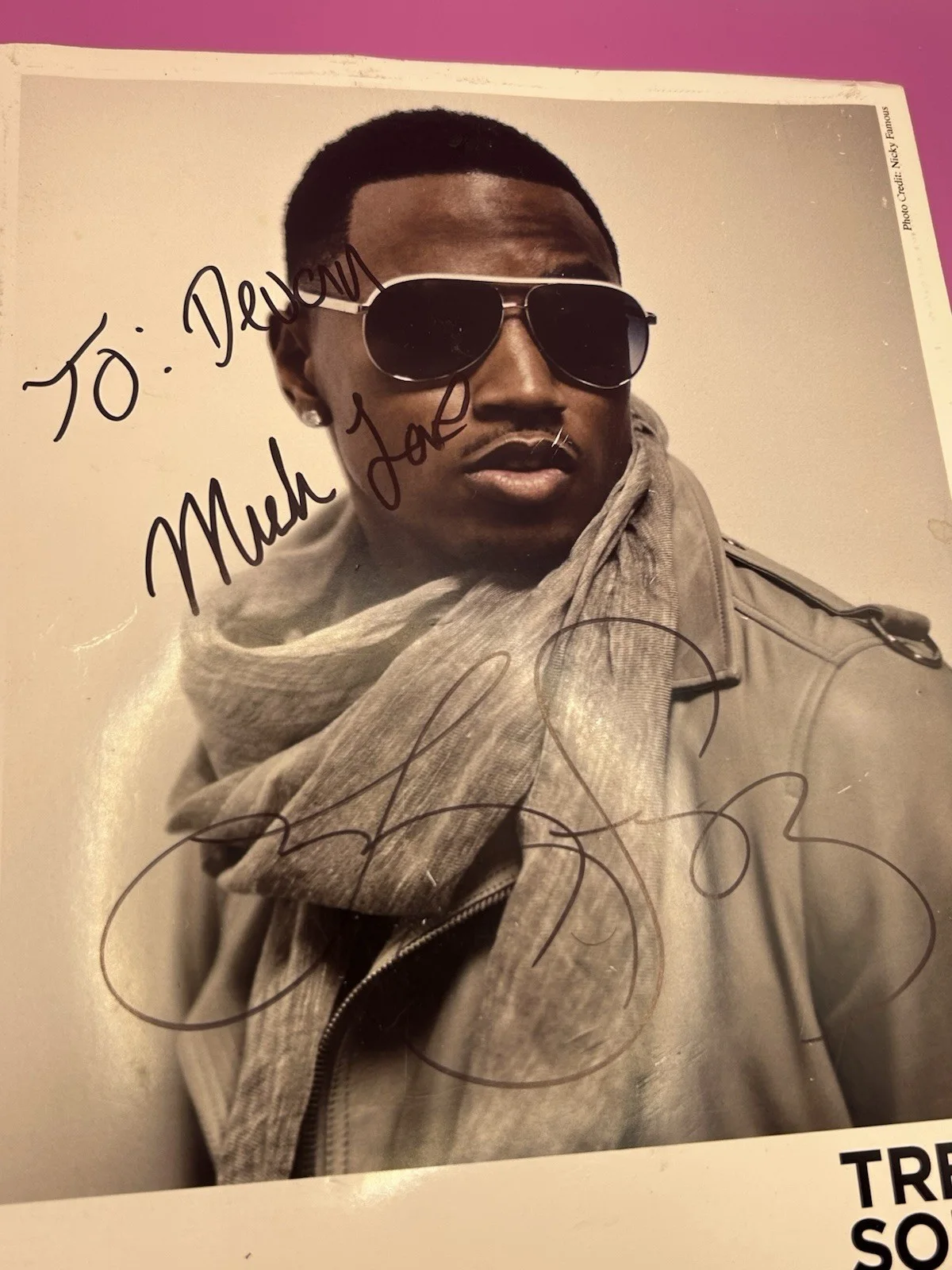 Trey Songz Autographed Record company 8 x 10 signed in record store RARE Promo, изображение 4