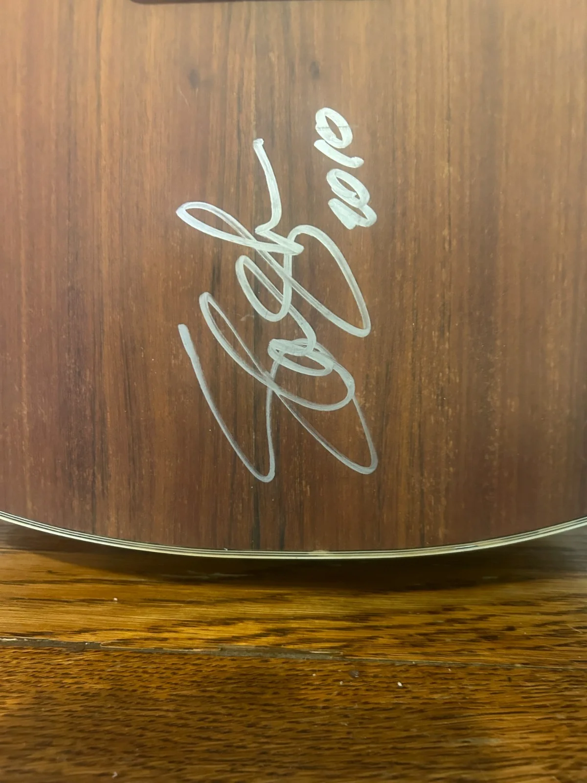 GUNS N ROSES SLASH SIGNED ACOUSTIC GUITAR IN 2010 Axl Rose GNR Conspirators, изображение 3
