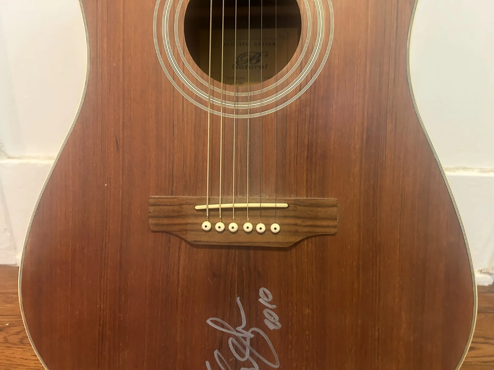 GUNS N ROSES SLASH SIGNED ACOUSTIC GUITAR IN 2010 Axl Rose GNR Conspirators, изображение 5