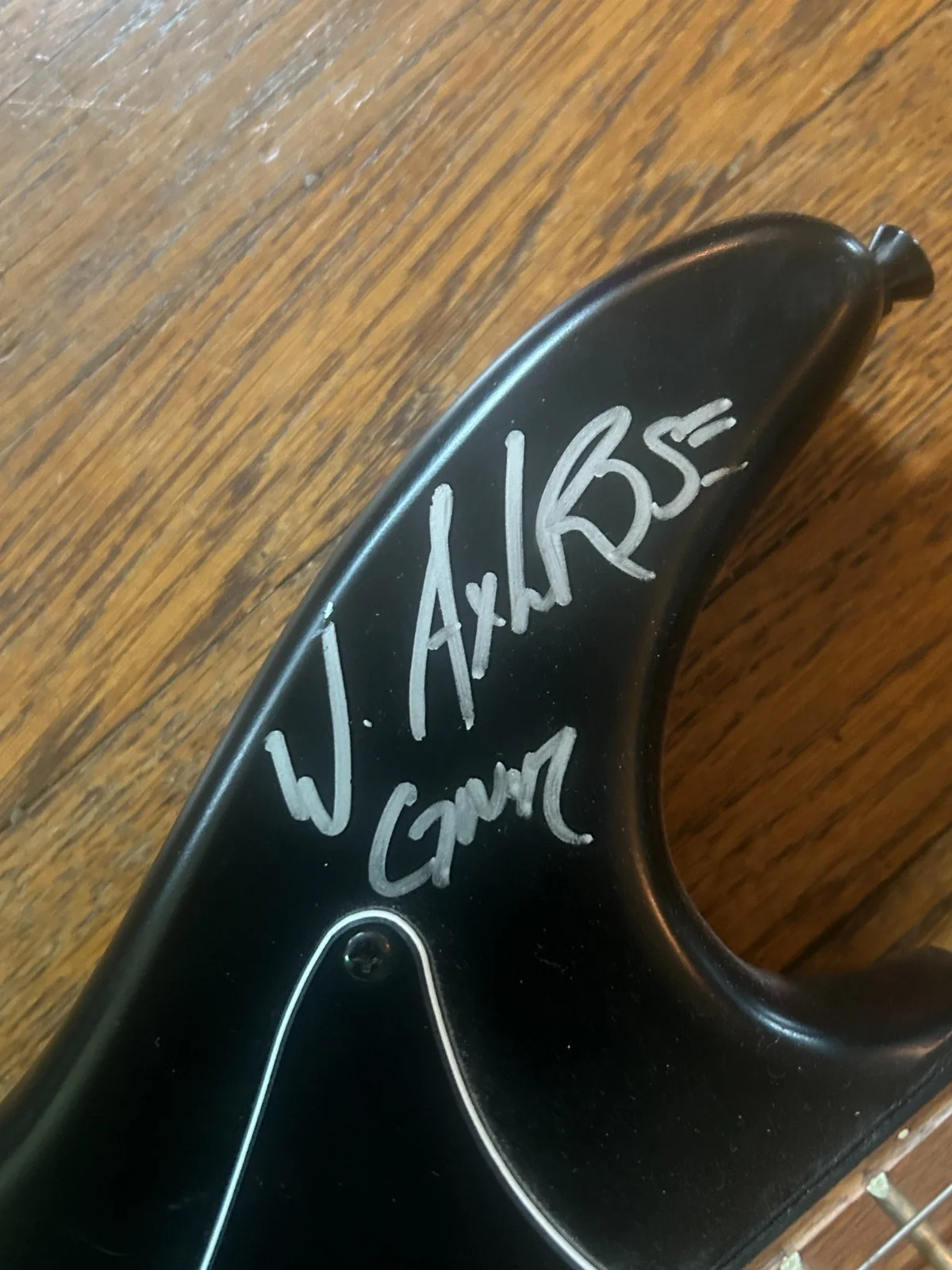 GUNS N ROSES SIGNED GUITAR 1992 COA Axl Rose Slash Gilby Clarke Dizzy Duff Sorum, изображение 5