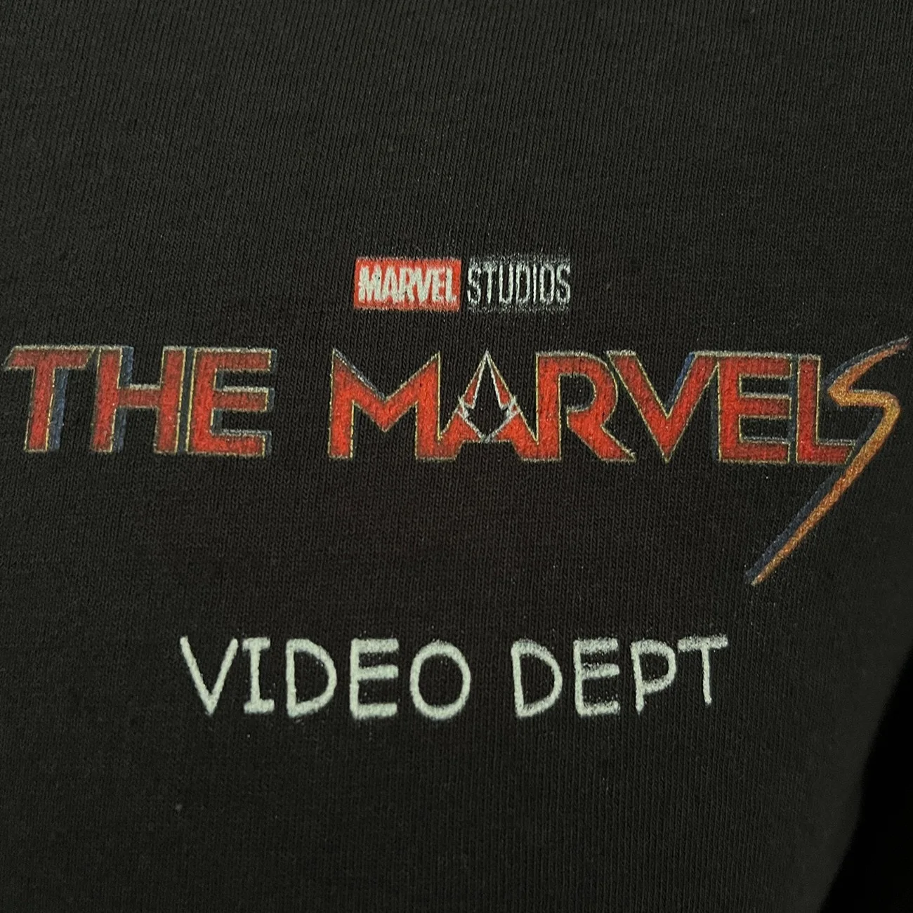 THE MARVELS Cast & Crew T-Shirt M Video Dept Movie Film Marvel Studios Gift MCU, image 4