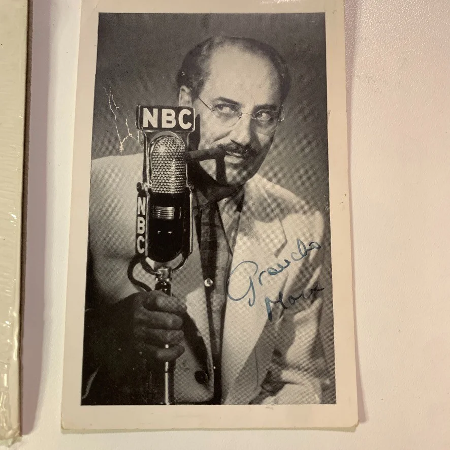 Groucho Marx — Vintage 1953 Groucho Marx Signed Postcard NBC TTM & You Bet Your Life Vinyl LP, изображение 2