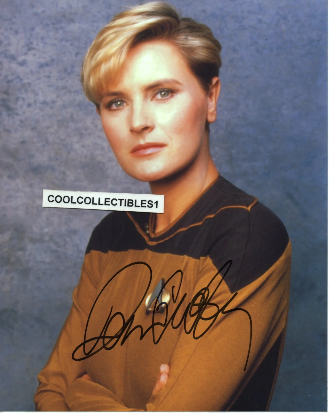 DENISE CROSBY — DENISE CROSBY "STAR TREK: THE NEXT GENERATION" HAND SIGNED 8X10 COLOR PHOTO COA