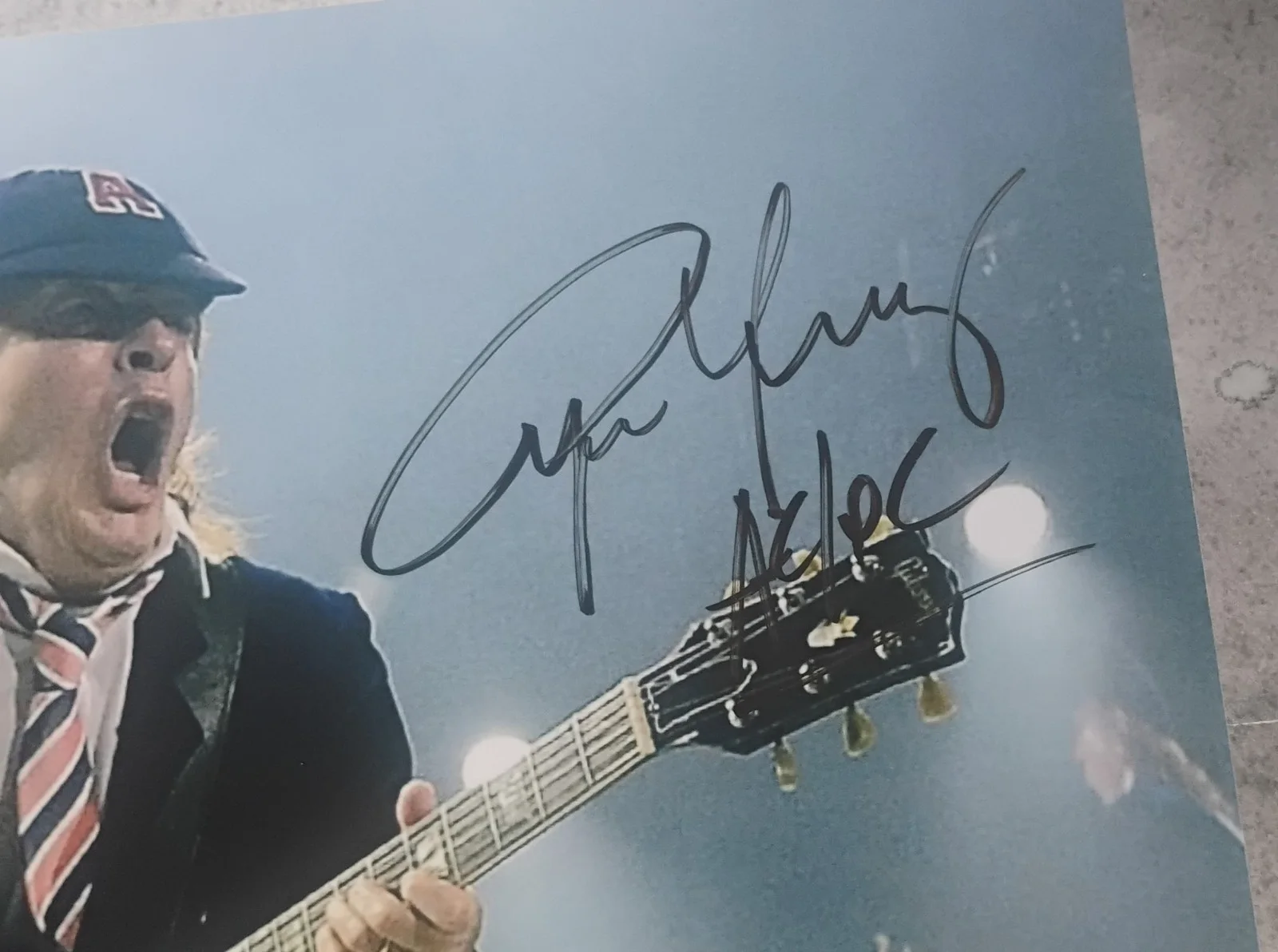 Angus Young Hand Signed 8x10 Photo BAS COA - NO US TARIFFS, image 3