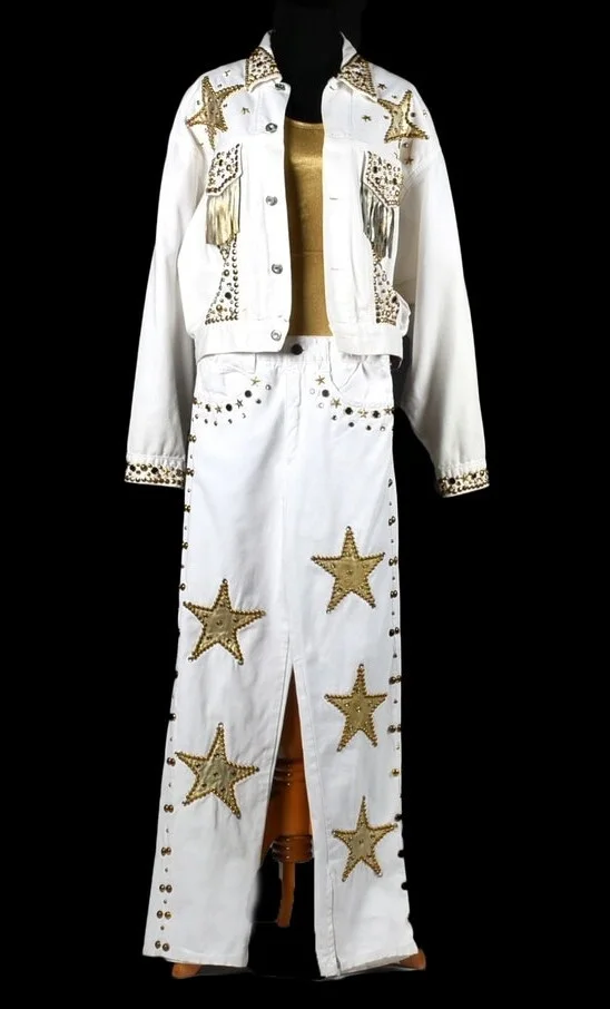 TANYA TUCKER STAGE WORN BOX SET ALBUM PHOTO WORN OUTFIT & SIGNED STANDUP JSA COA, изображение 3