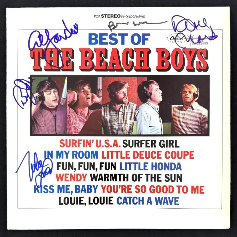 Al Jardine, Bruce Johnston, Mike Love, David Marks, Brian Wilson — Beach Boys Signed Autograph Best Of Album Record Brian Wilson +4 w/ Beckett COA