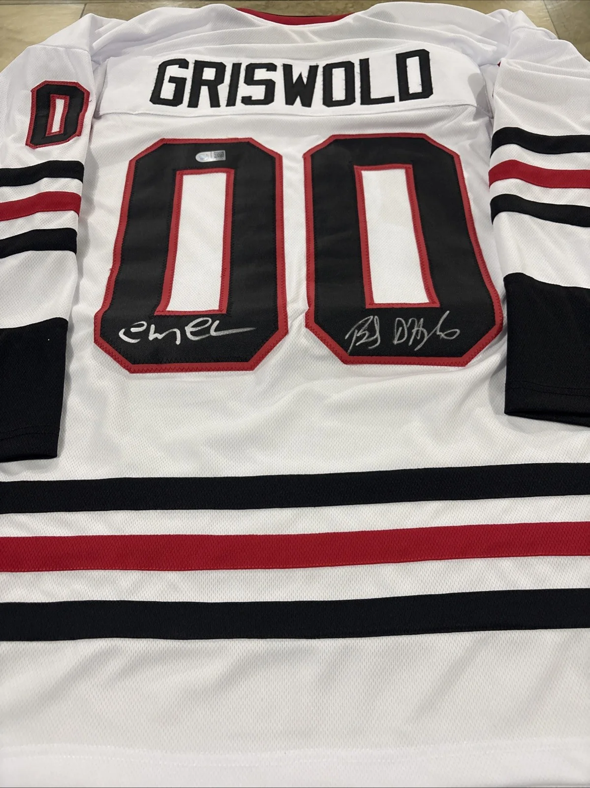 Chevy Chase — Chevy Chase & Beverly D'Angelo signed Custom Griswold Jersey SWAU Authentication, image 5
