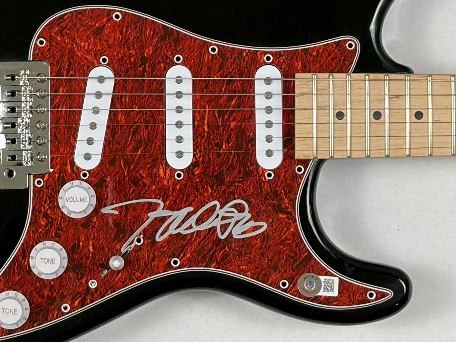 Mike Love The Beach Boys Signed Autograph Electric Guitar Beckett BAS COA, изображение 5
