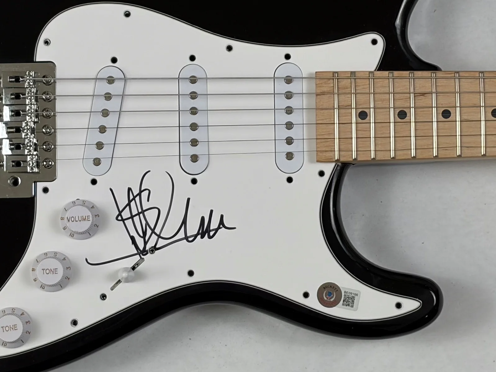 Luke Spiller The Struts Signed Autograph Electric Guitar Band Singer Beckett COA, image 4