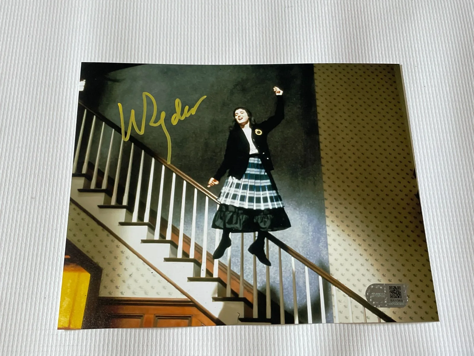 Winona Ryder — Winona Ryder Signed Autographed 8x10 Beetlejuice Stairs Photo SWAU