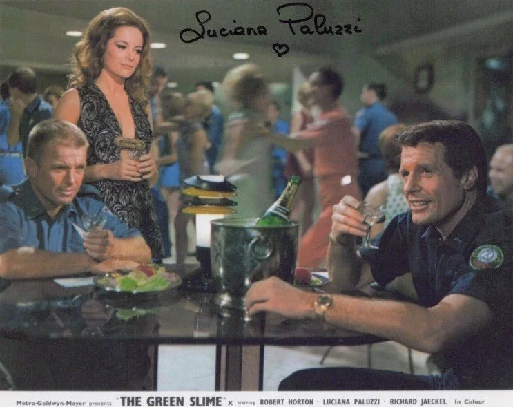 LUCIANA PALUZZI — LUCIANA PALUZZI IN PERSON SIGNED PHOTO FROM THE 1968 FILM THE GREEN SLIME