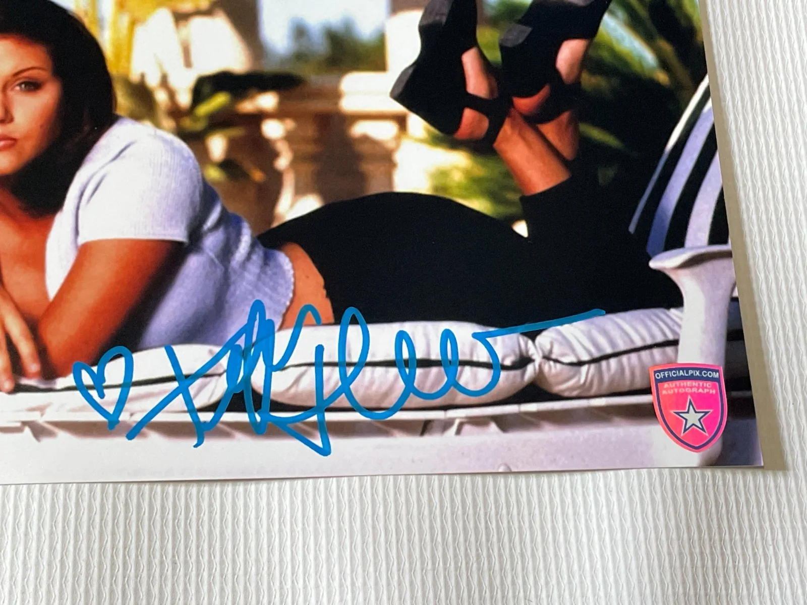 Tiffani Amber Thiessen — Tiffani Amber-Thiessen Signed Autographed 8x10 Sexy Photo Official Pix, изображение 2
