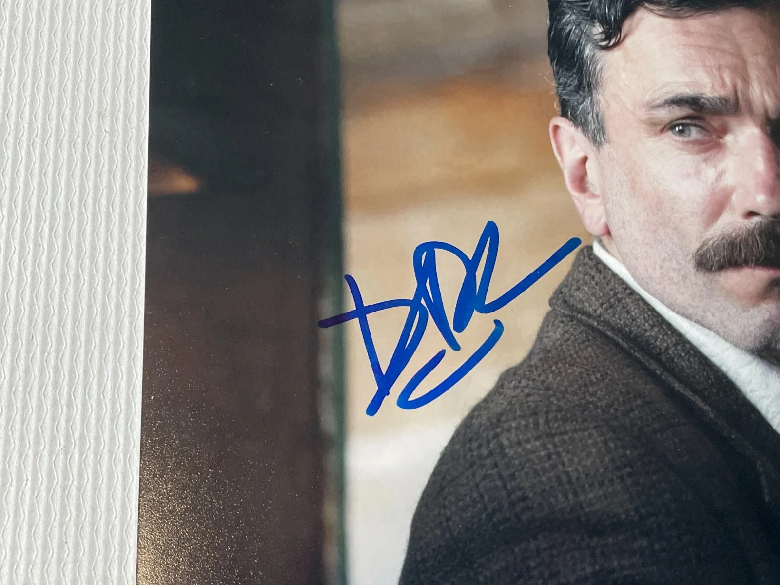 Daniel Day-Lewis — Daniel Day-Lewis Signed 8x10 "There Will Be Blood" Movie Photo JSA LOA, image 2