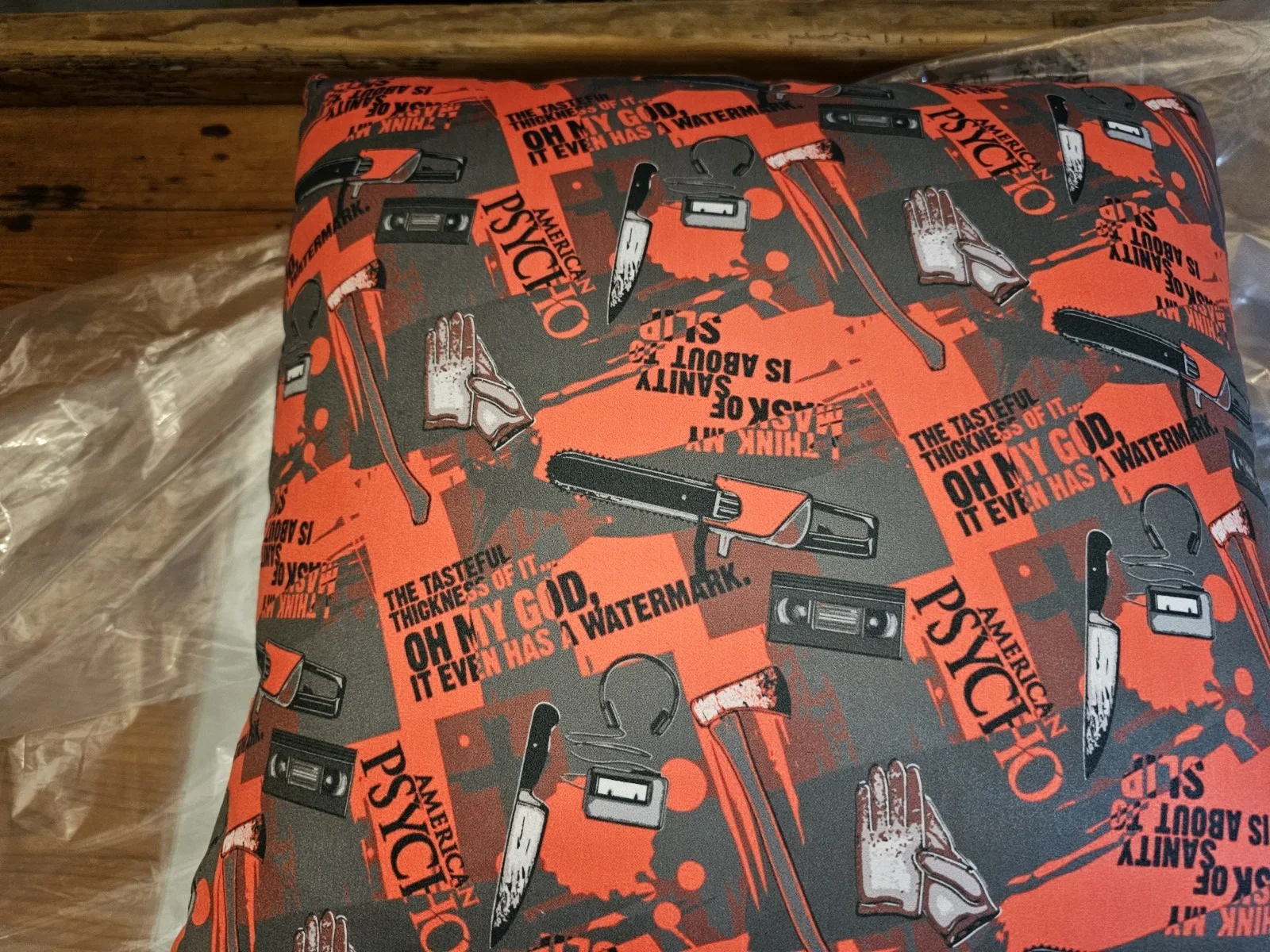 American Psycho Cult Movie Bundle – Pillow & 2× Glass Chopping Boards Official, изображение 5