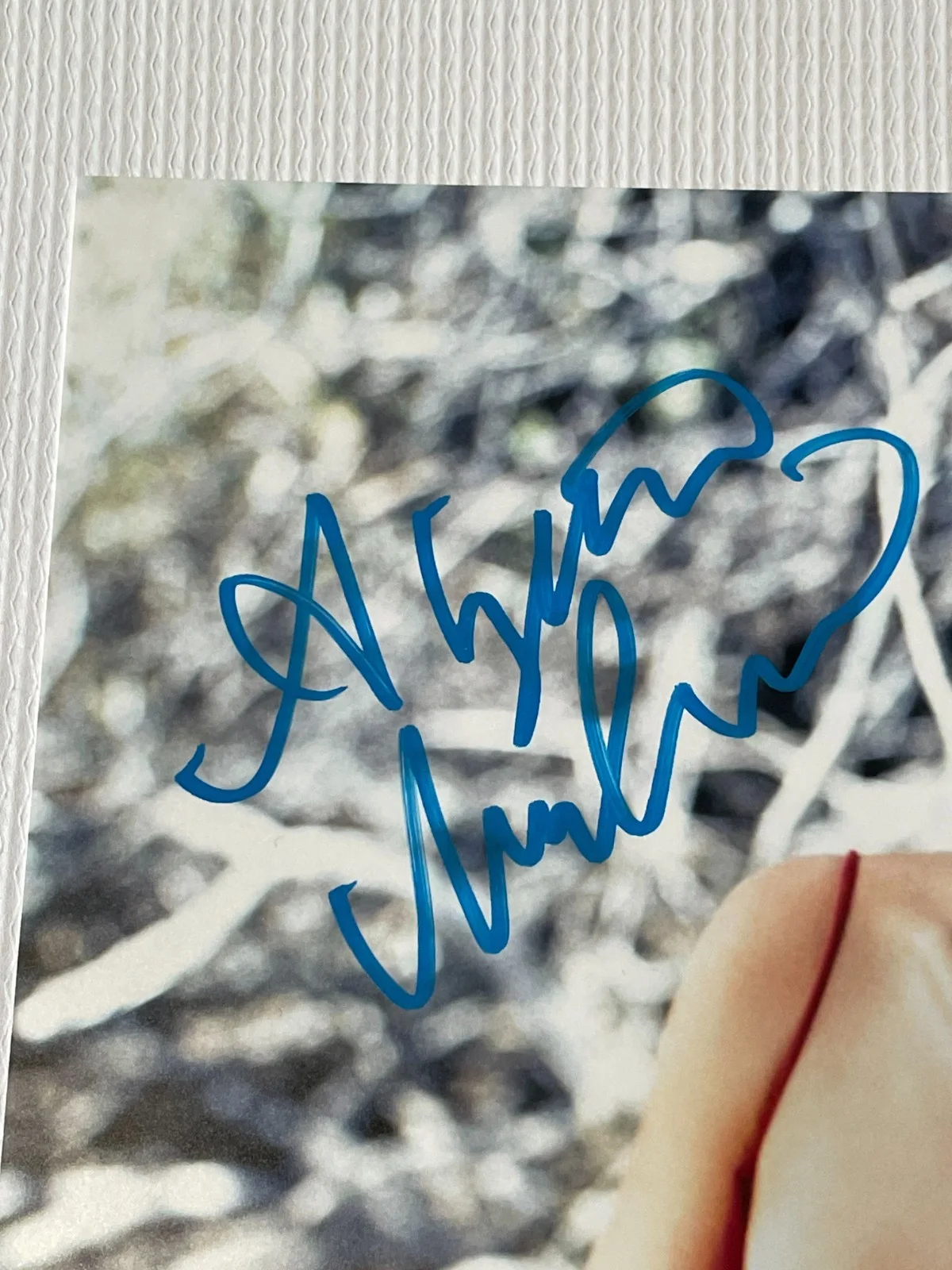 Alyssa Milano — Alyssa Milano Signed Autographed 11x14 Sexy Red Dress Photo Official Pix, изображение 2