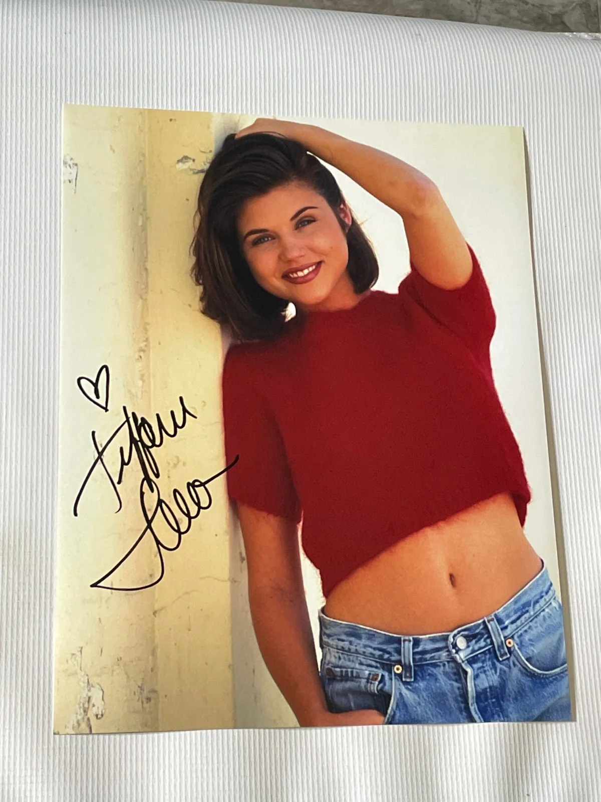 Tiffani Amber Thiessen — Tiffani Amber-Thiessen Signed Autographed 11x14 Sexy Photo Official Pix