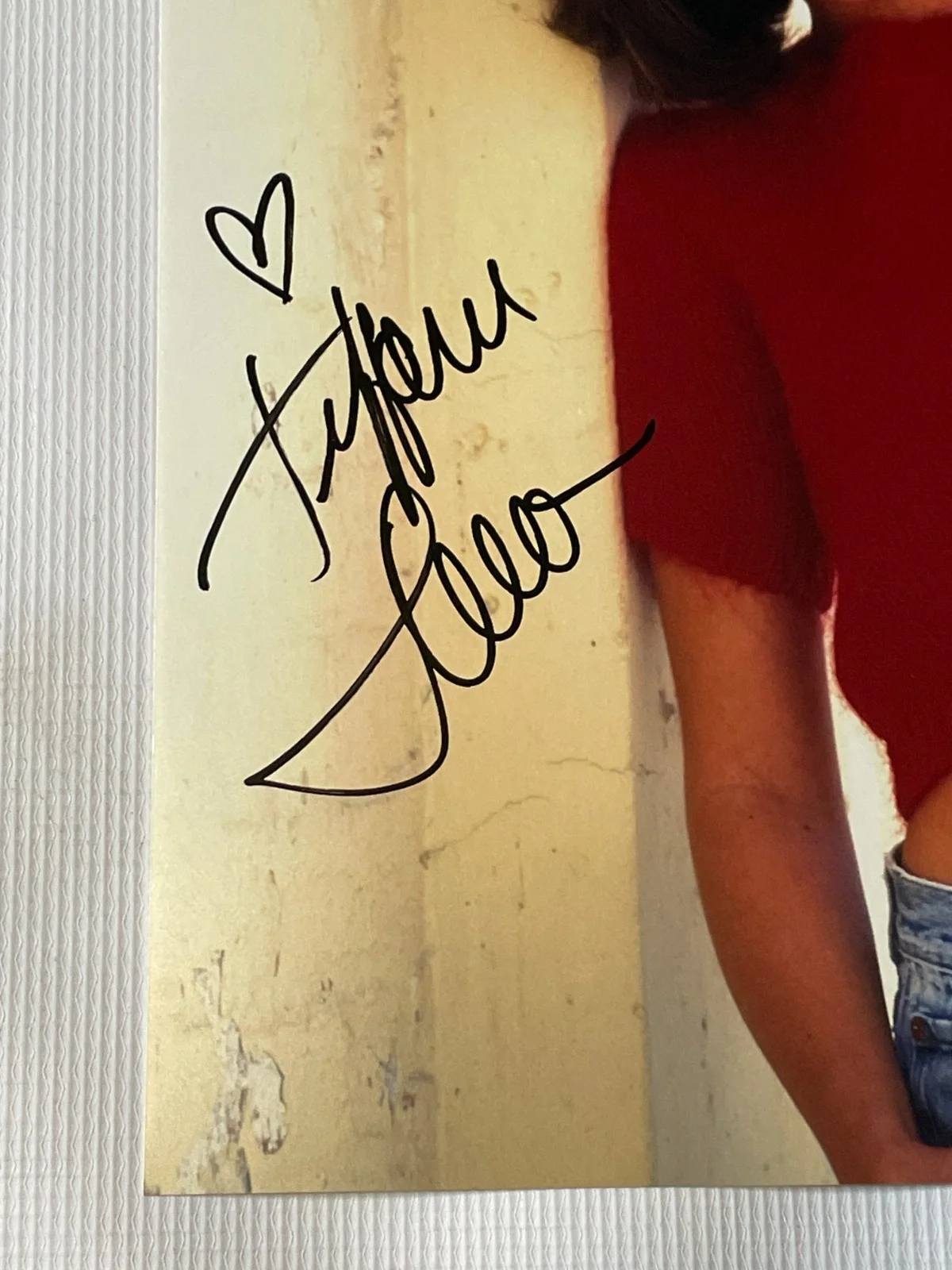 Tiffani Amber Thiessen — Tiffani Amber-Thiessen Signed Autographed 11x14 Sexy Photo Official Pix, изображение 2