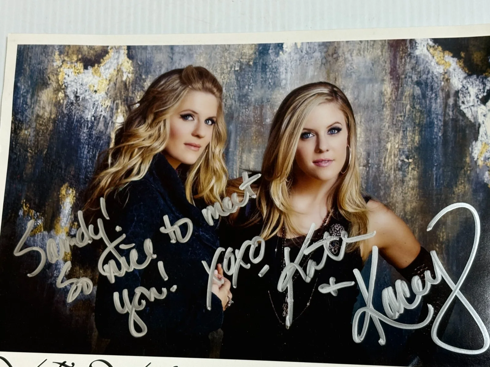 Autographed Kate & Kacey Photograph Photo 8.5"x 11" Big Machine Records Country, изображение 2