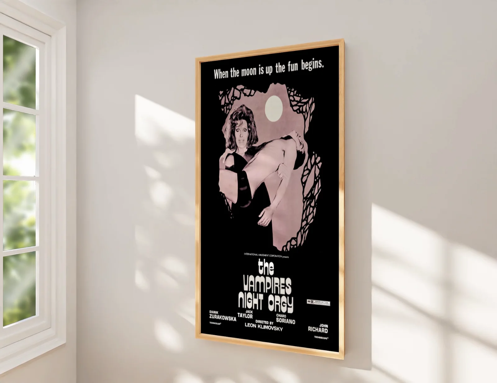 The Vampires Night Orgy - 1974 Supernatural Horror 27.2" x 41" US One Sheet, image 2