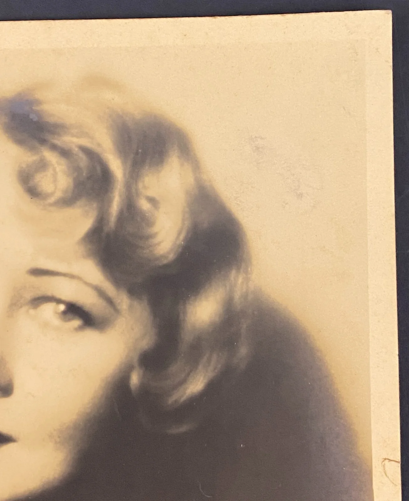 Anna Q Nilsson, Silent Film Star, Hand Autograph on a Black and White Photo, image 4