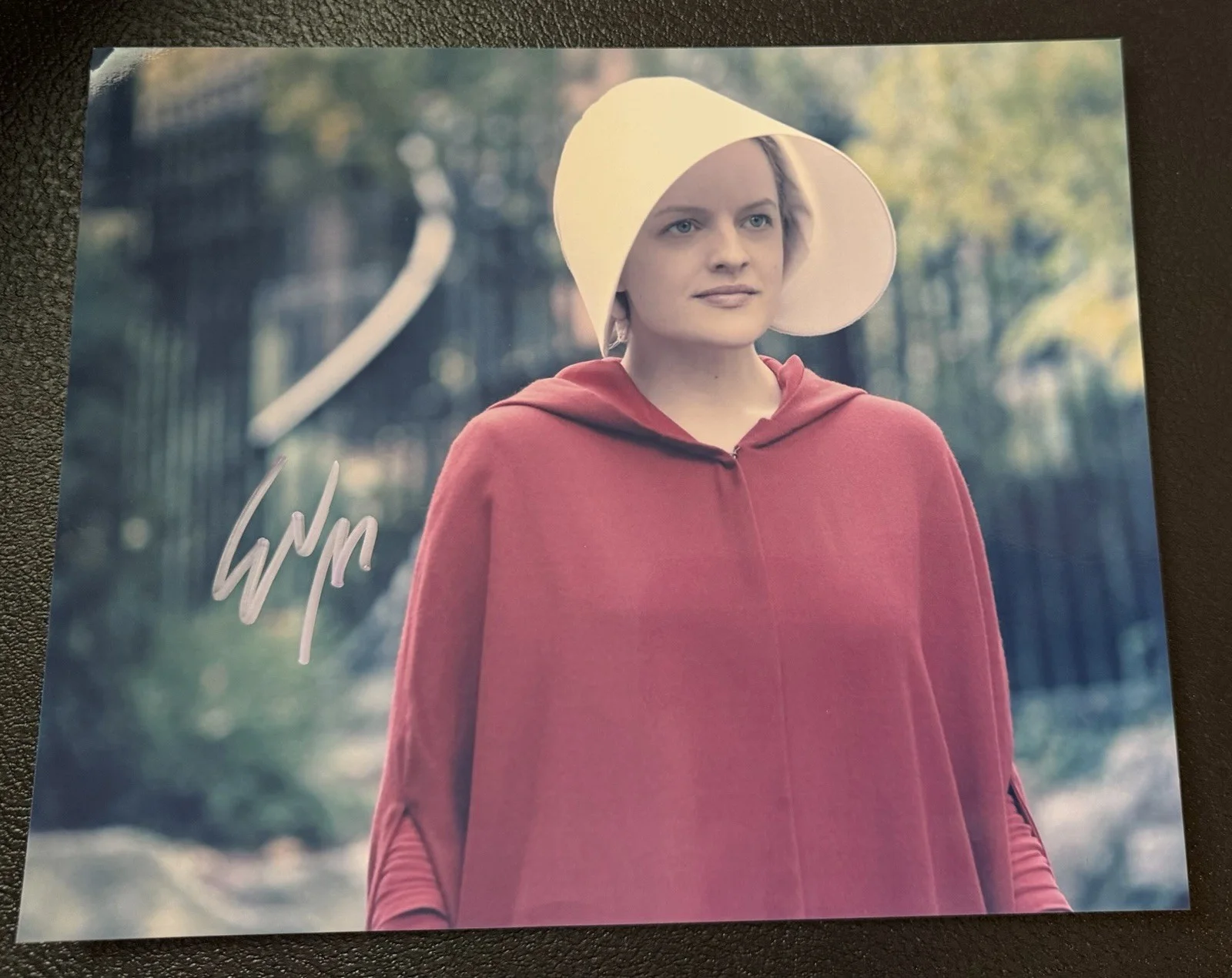 Elizabeth Moss — ELIZABETH MOSS signed Autographed 8X10 photo Handmaid Tales