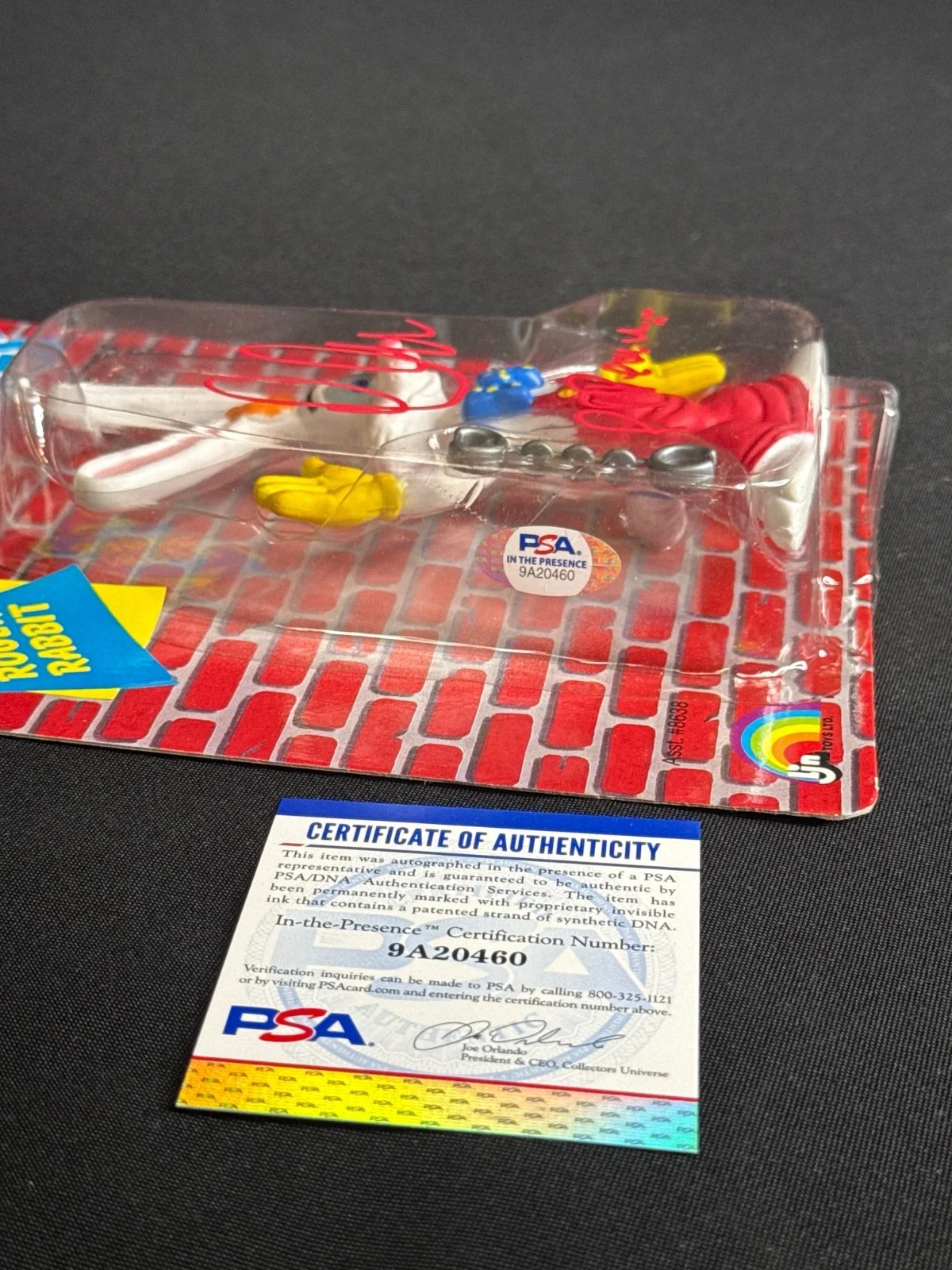 Charles Fleischer — Charles Fleischer Signed Who Framed Roger Rabbit Toy Figure PSA 9A20460, image 4