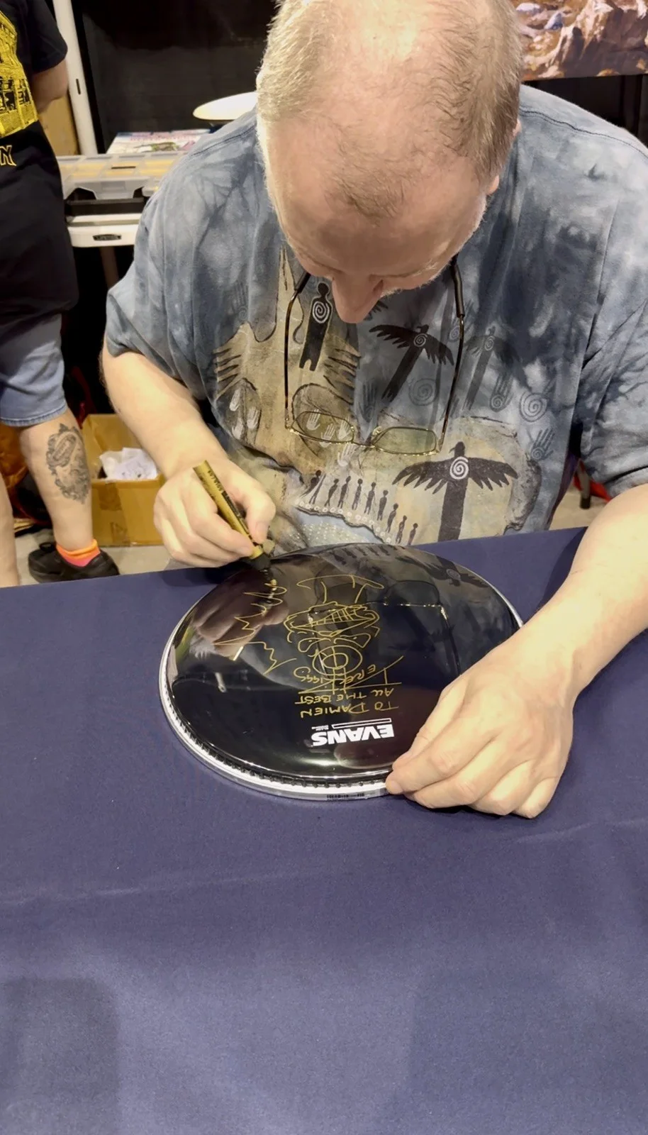 Iron Maiden Derek Riggs Autograph Signed 12” Drum Head Eddie Sketch Photo Proof, изображение 5