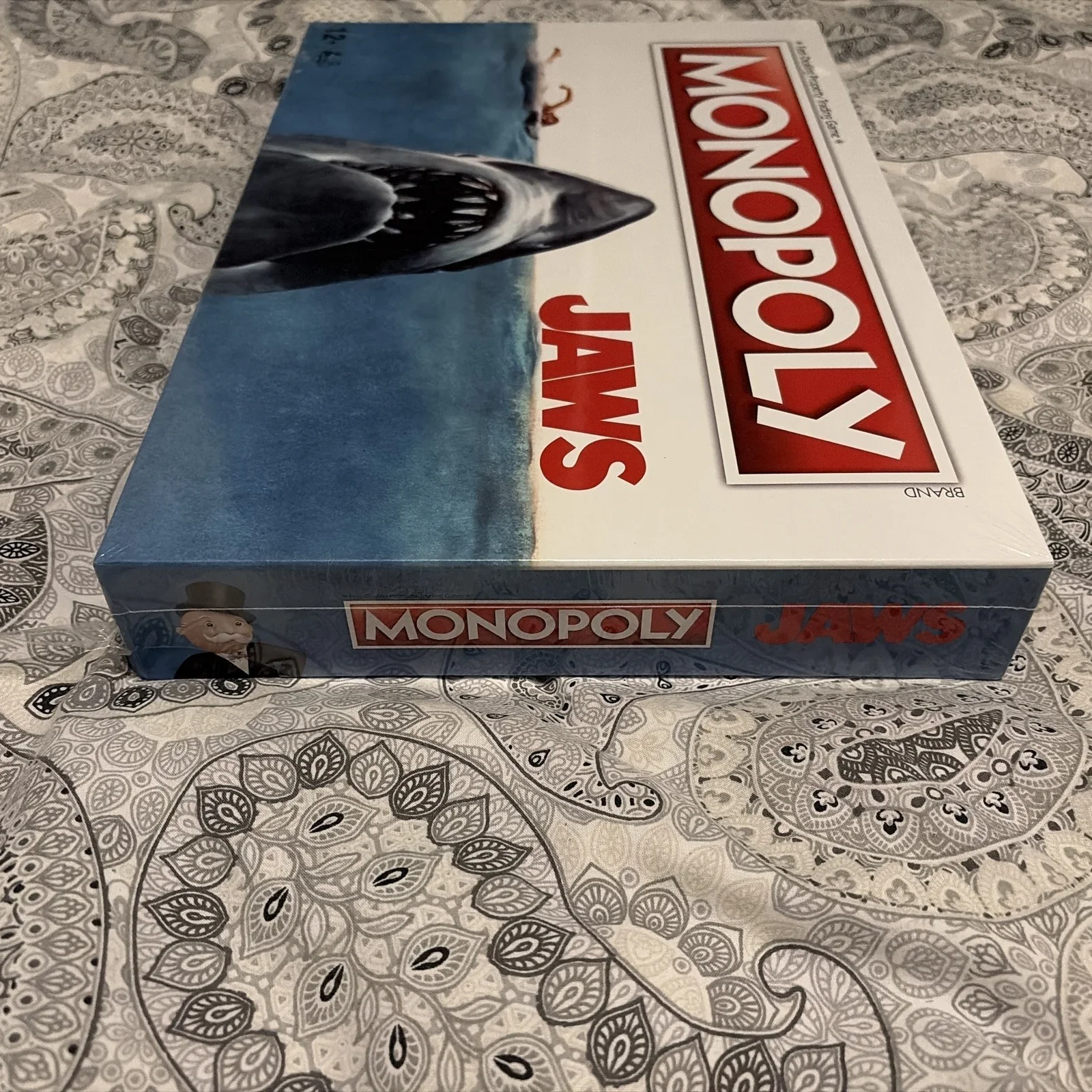 STEVEN SPIELBERG JAWS EDITION MONOPOLY BOARDGAME NEW & SEALED QUINT HOOPER BRODY, image 3