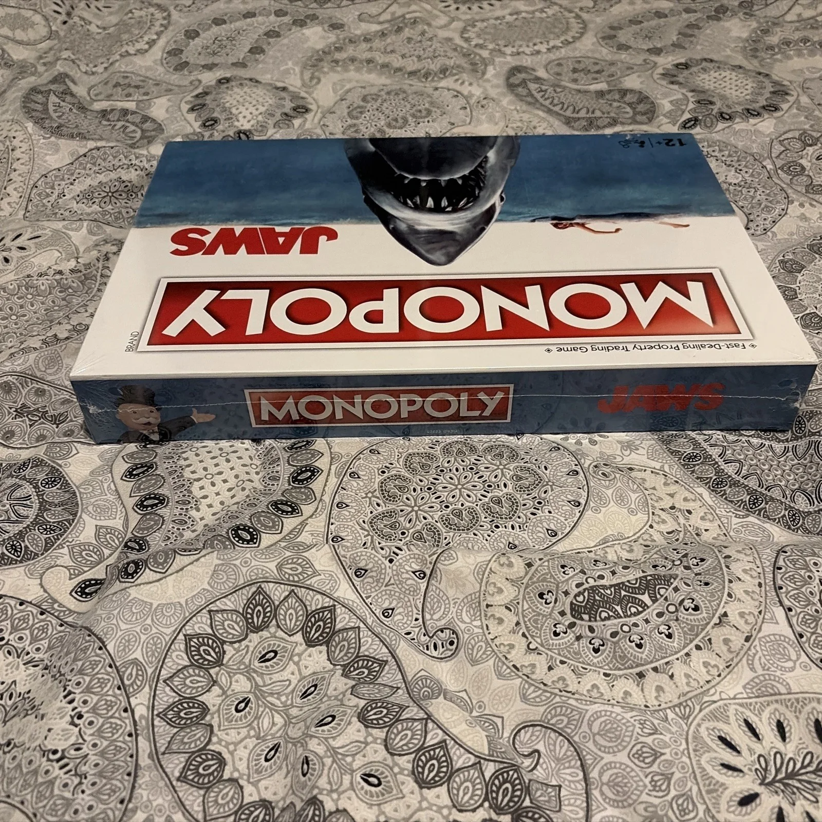 STEVEN SPIELBERG JAWS EDITION MONOPOLY BOARDGAME NEW & SEALED QUINT HOOPER BRODY, image 4